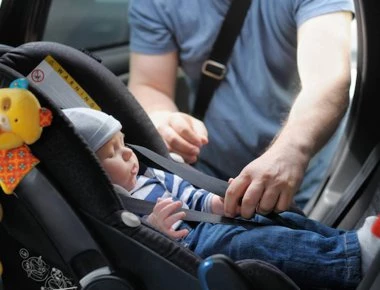 Τι κάνει ένα κάθισμα μωρού στη μέση ενός δρόμου στα Χανιά; (φωτο)